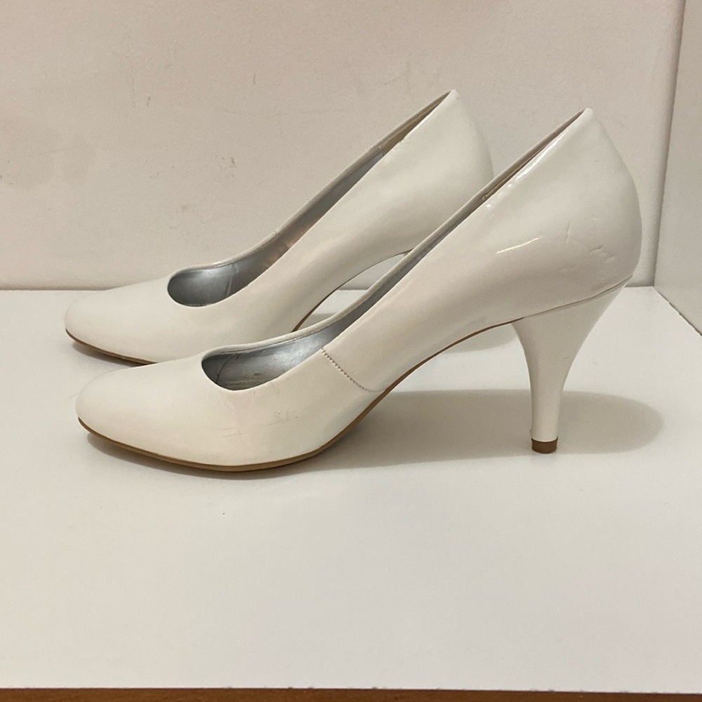 IT’S SHOE TIME! HEELS, BOOTS, FLATS & SNEAKERS! VARIOUS STYLES & SIZES! - Picture 8 of 16